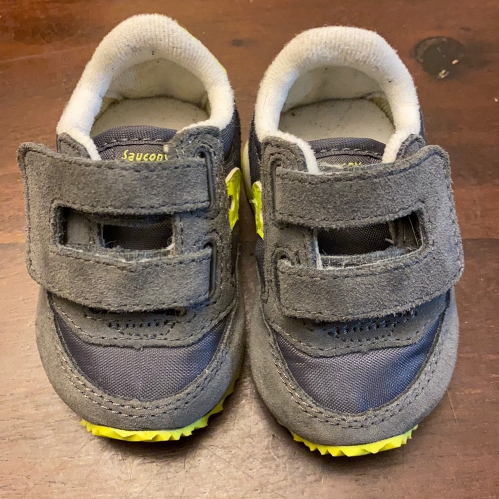 size 1 velcro saucony